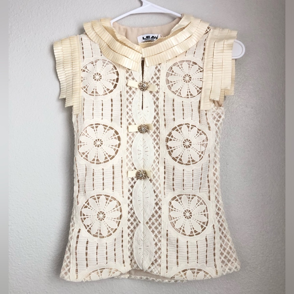 LEA Women’s Cream Lace Top